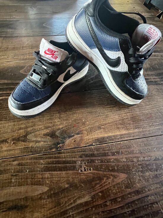 Boys Size 1 Nike Air Force 1 - Picture 7 of 7